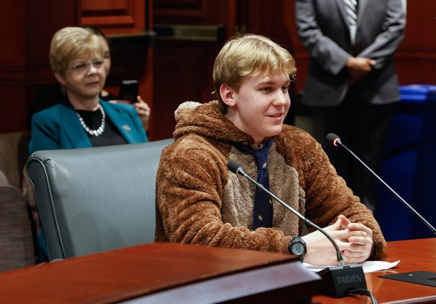 6_Zawistowski - Bear skit 040126-6161.jpg